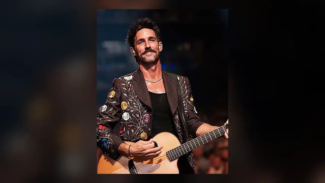 Jake Owen with Dirt Road Ghost